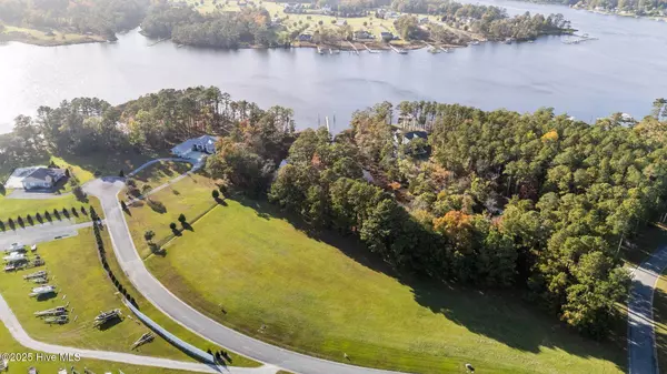 572 Dawson Creek BLVD, Oriental, NC 28571