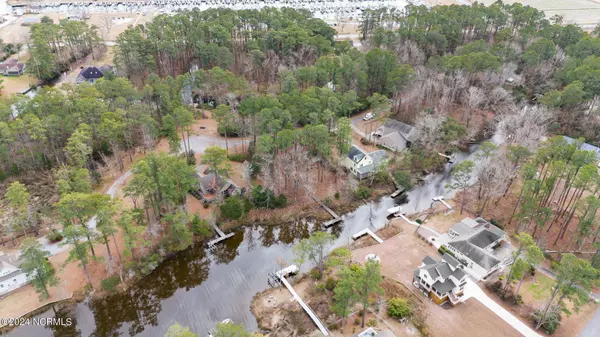 7013 Fairwinds DR, Oriental, NC 28571