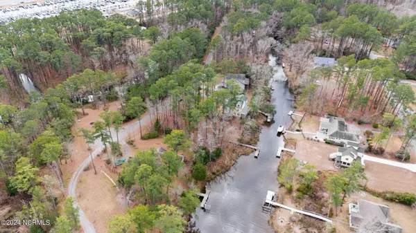 7013 Fairwinds DR, Oriental, NC 28571