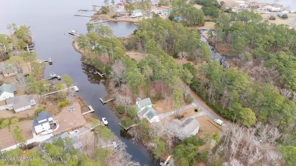 7013 Fairwinds DR, Oriental, NC 28571