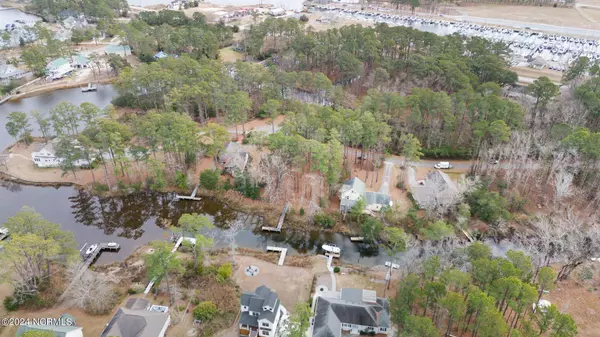 7013 Fairwinds DR, Oriental, NC 28571