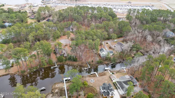 7013 Fairwinds DR, Oriental, NC 28571