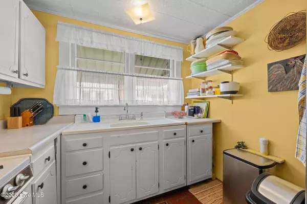 506 Broad ST, Oriental, NC 28571