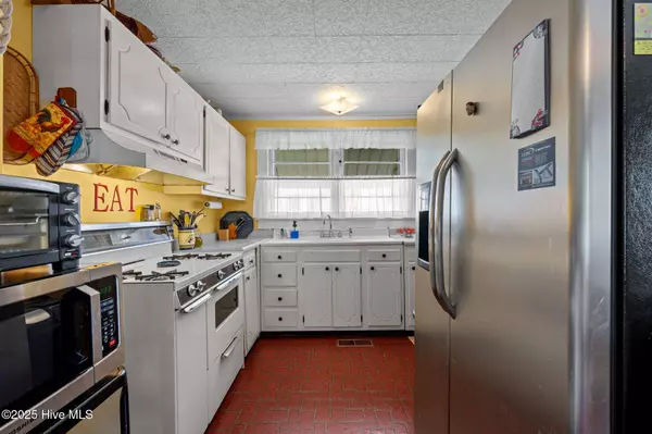 506 Broad ST, Oriental, NC 28571