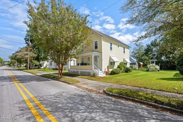 506 Broad ST, Oriental, NC 28571