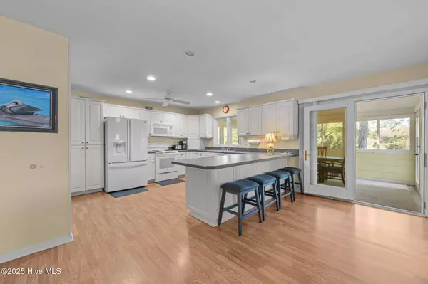 9339 Doris DR, Oriental, NC 28571