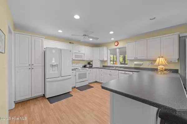 9339 Doris DR, Oriental, NC 28571