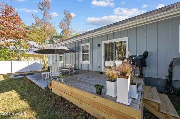 1403 Seafarer DR, Oriental, NC 28571