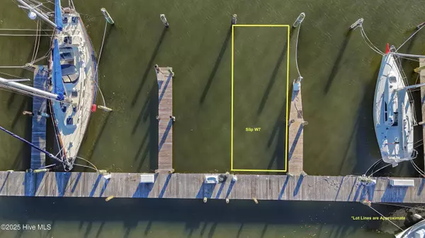 414 Whittaker Point RD #W-7, Oriental, NC 28571