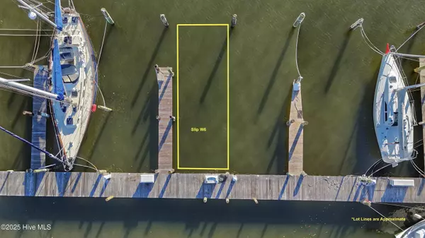 414 Whittaker Point RD #W-6, Oriental, NC 28571