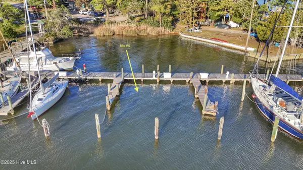 414 Whittaker Point RD #W-7, Oriental, NC 28571