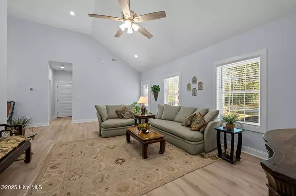 1403 Seafarer DR, Oriental, NC 28571