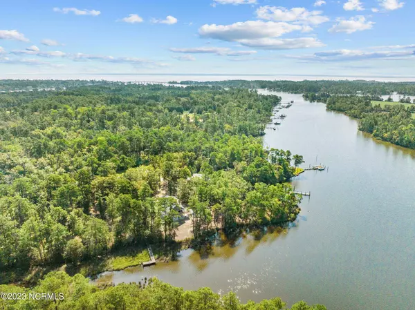 130 Queen Annes CT, Oriental, NC 28571