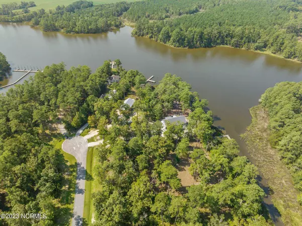 130 Queen Annes CT, Oriental, NC 28571