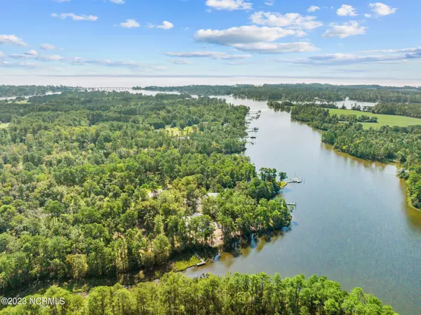 130 Queen Annes CT, Oriental, NC 28571