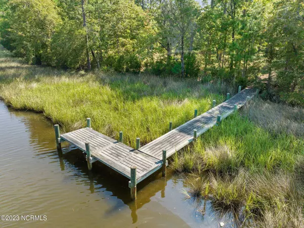 130 Queen Annes CT, Oriental, NC 28571