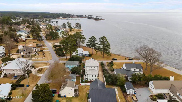 203 Vandemere ST, Oriental, NC 28571