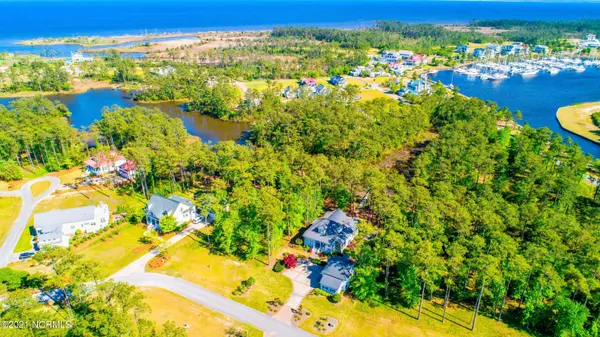 126 Oyster Point RD, Oriental, NC 28571