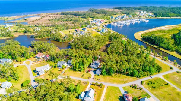 126 Oyster Point RD, Oriental, NC 28571