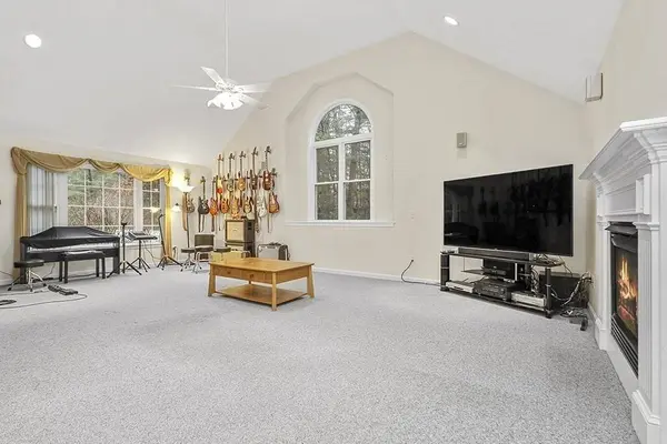 326 Mill St, Mansfield, MA 02048