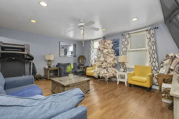 27 Greeley ST, Providence, RI 02904