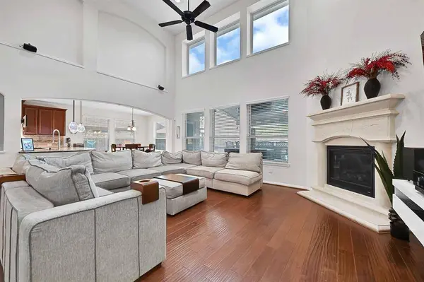 13817 N Lake Branch LN, Houston, TX 77044