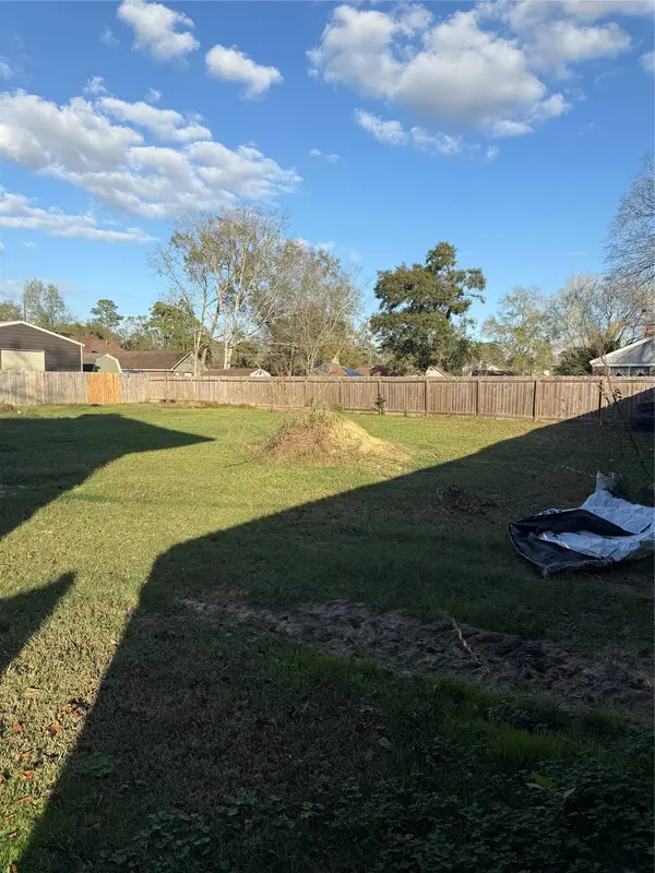 1810 Eagle Point RD, Crosby, TX 77532
