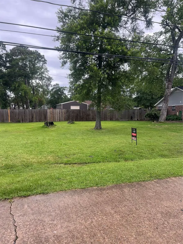 1810 Eagle Point RD, Crosby, TX 77532