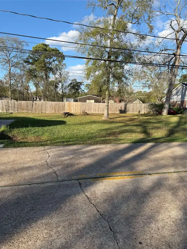 1810 Eagle Point RD, Crosby, TX 77532