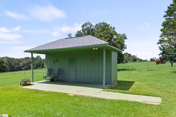 450 Englewood Drive, Westminster, SC 29693