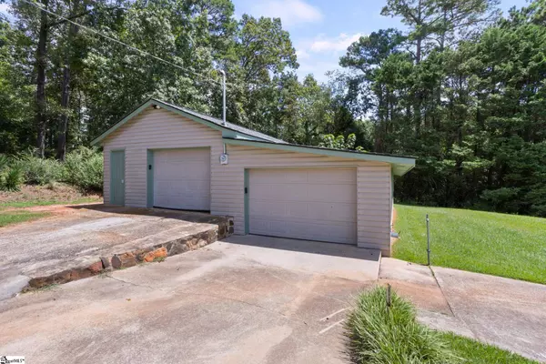 450 Englewood Drive, Westminster, SC 29693