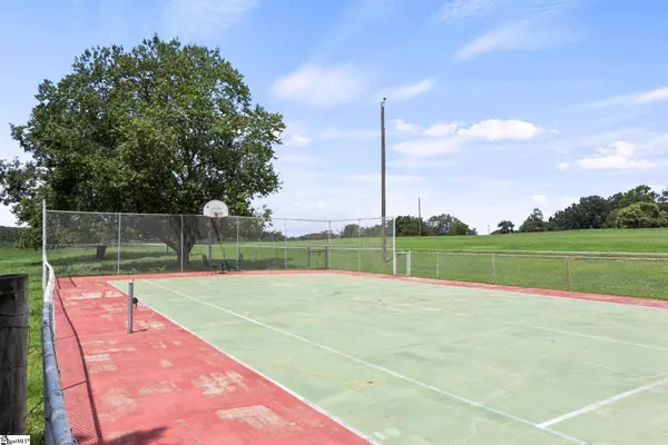 450 Englewood Drive, Westminster, SC 29693