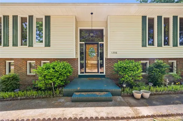 1206 Cely RD, Easley, SC 29642