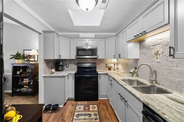 15 Creekside WAY, Greenville, SC 29609