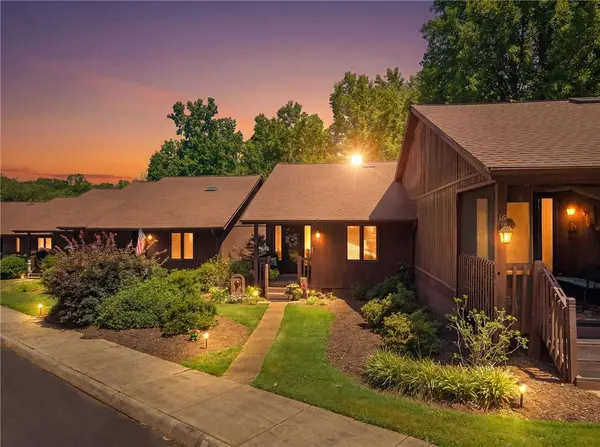 15 Creekside WAY, Greenville, SC 29609