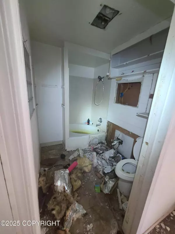 1403 Nelchina ST, Anchorage, AK 99501