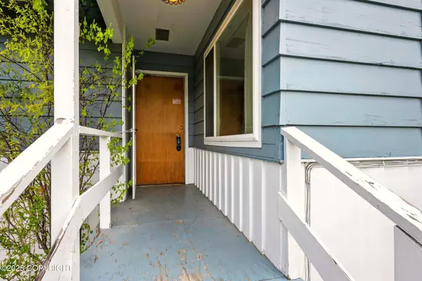 7101 O'Malley Rd, Anchorage, AK 99507