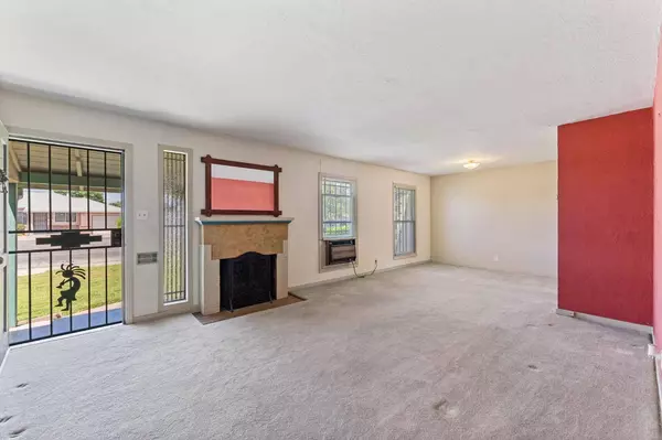 5532 Fruitridge RD, Sacramento, CA 95820