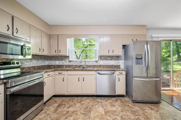 1300 Highcrest DR, Hixson, TN 37343