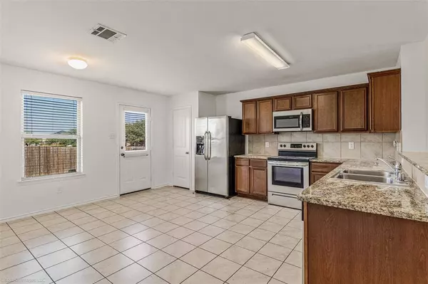 2000 Grimes Drive, Forney, TX 75126