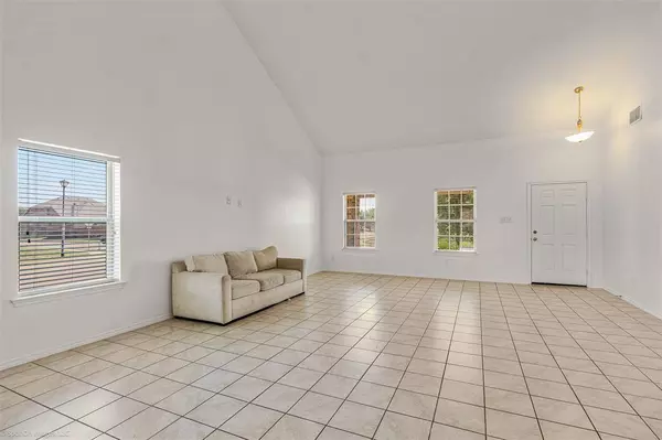 2000 Grimes Drive, Forney, TX 75126