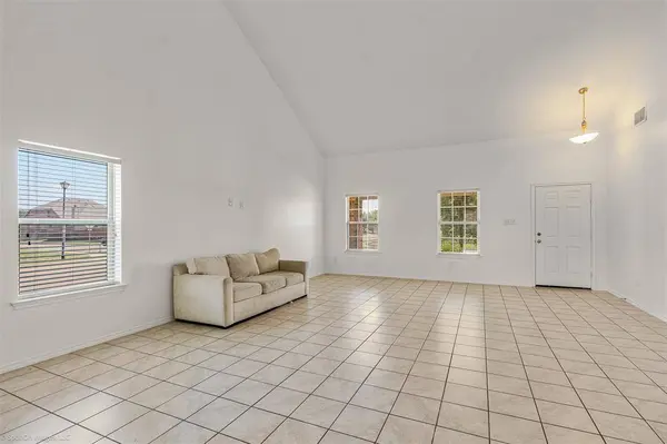 2000 Grimes Drive, Forney, TX 75126