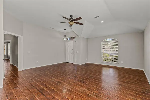 109 N Rolling Meadows Drive, Wylie, TX 75098