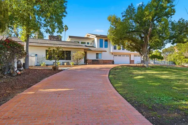 10510 Grandview Drive, La Mesa, CA 91941