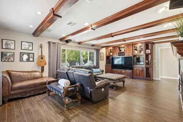 10510 Grandview Drive, La Mesa, CA 91941