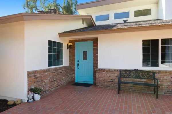 10510 Grandview Drive, La Mesa, CA 91941