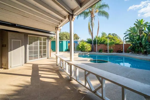 1078 Robertson DR, Escondido, CA 92025