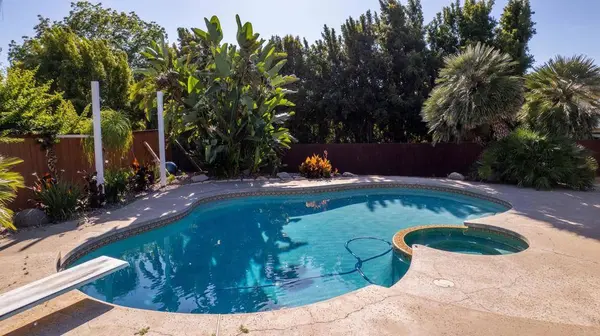 1078 Robertson DR, Escondido, CA 92025