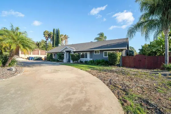 1078 Robertson DR, Escondido, CA 92025