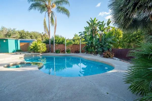 1078 Robertson DR, Escondido, CA 92025
